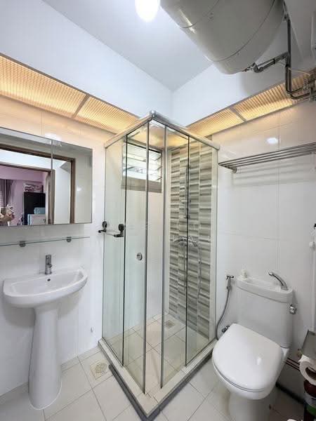 406A Northshore Drive, 406A Northshore Drive, Hougang / Punggol / Sengkang, 3 Bedrooms, 1,012 sqft, HDB Flat For Sale, by Jose Loh Zhenhao, 500247557 - Bathroom - PropertyGuru.com.sg