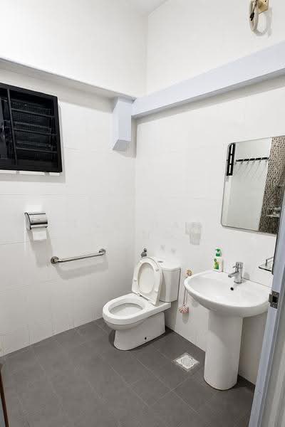 197A Boon Lay Fields, 197A Boon Lay Drive, Boon Lay / Jurong / Tuas, 2 Bedrooms, 731 sqft, HDB Flat For Sale, by Tan Hao Feng, 500247599 - Bathroom - PropertyGuru.com.sg