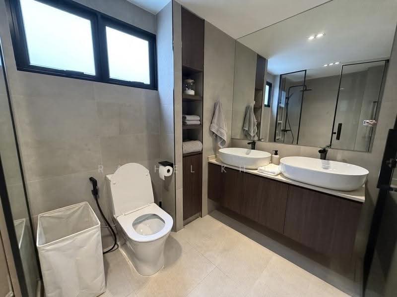 Jalan Rindu, Hougang / Punggol / Sengkang, 7 Bedrooms, 5,000 sqft, Terraced House For Sale, by Rachel Khoo, 500247603 - Bathroom - PropertyGuru.com.sg