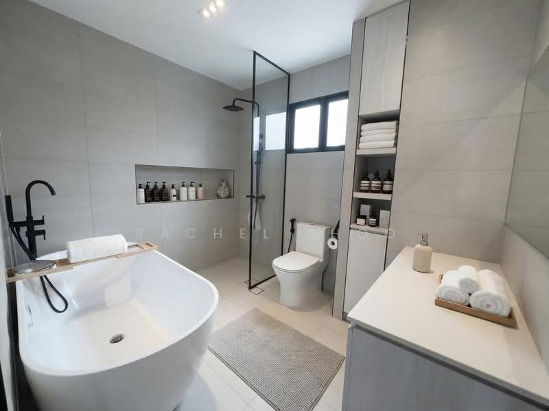 Jalan Rindu, Hougang / Punggol / Sengkang, 7 Bedrooms, 5,000 sqft, Terraced House For Sale, by Rachel Khoo, 500247603 - Bathroom - PropertyGuru.com.sg