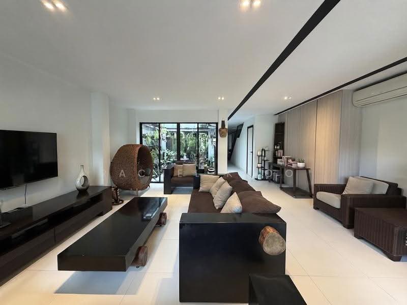 Jalan Rindu, Hougang / Punggol / Sengkang, 7 Bedrooms, 5,000 sqft, Terraced House For Sale, by Rachel Khoo, 500247603 - Living Room - PropertyGuru.com.sg