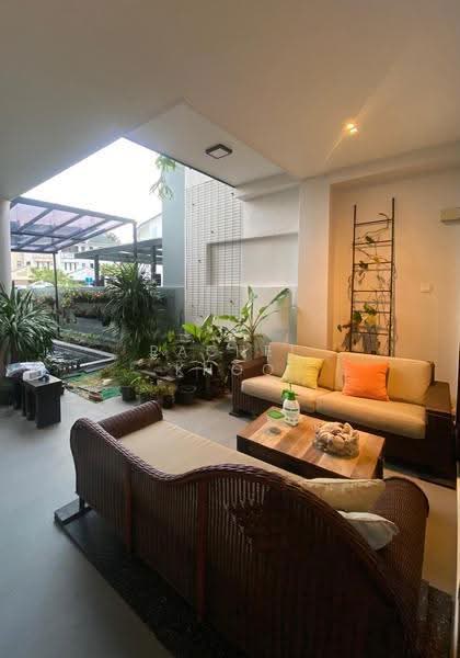 Jalan Rindu, Hougang / Punggol / Sengkang, 7 Bedrooms, 5,000 sqft, Terraced House For Sale, by Rachel Khoo, 500247603 - Living Room - PropertyGuru.com.sg