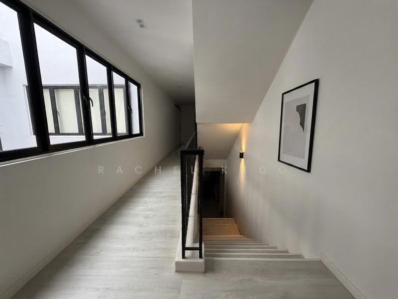 Jalan Rindu, Hougang / Punggol / Sengkang, 7 Bedrooms, 5,000 sqft, Terraced House For Sale, by Rachel Khoo, 500247603 - Corridor - PropertyGuru.com.sg