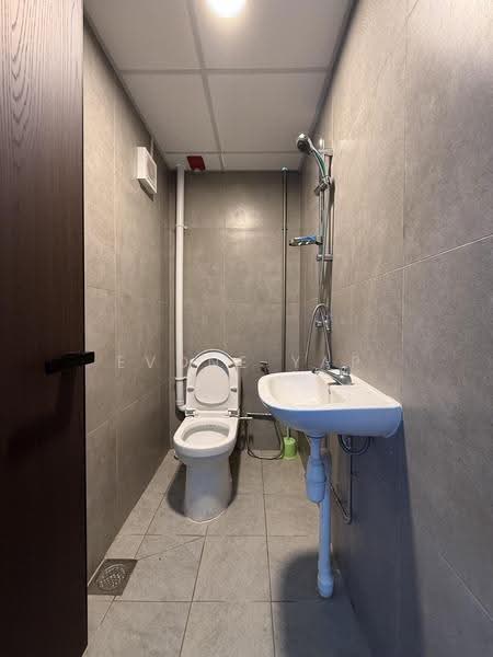 Sindo Industrial Estate, Tagore Industrial Avenue, Mandai / Upper Thomson, 180 sqft, Dormitory For Rent, by Evone Yap, 500247615 - Bathroom - CommercialGuru.com.sg