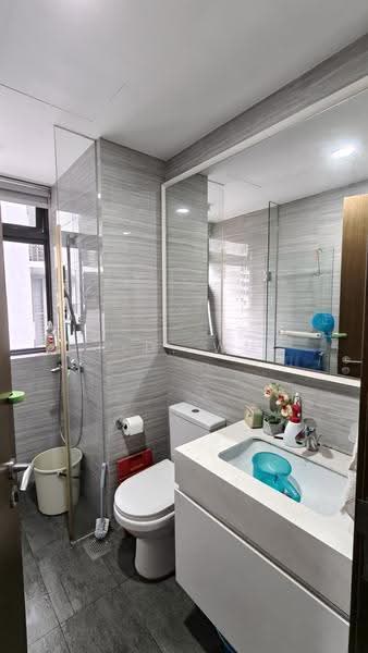 Riverbank at Fernvale, 11 Fernvale Close, Seletar / Yio Chu Kang, 3 Bedrooms, 1,044 sqft, Condominium For Sale, by K.D. Wu, 500247631 - Bathroom - PropertyGuru.com.sg