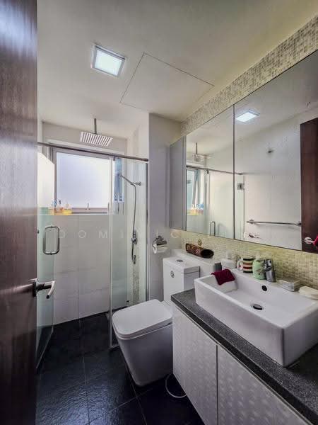 Residence 118, 118 Lorong L Telok Kurau, East Coast / Marine Parade, 6 Bedrooms, 2,799 sqft, Apartment For Sale, by Dominic Lim, 500247643 - Upper level common bath - PropertyGuru.com.sg