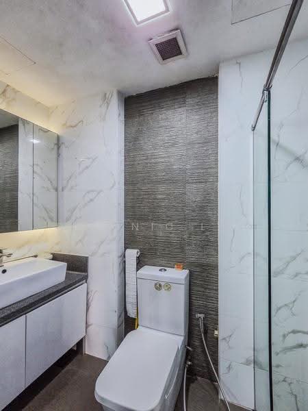 Residence 118, 118 Lorong L Telok Kurau, East Coast / Marine Parade, 6 Bedrooms, 2,799 sqft, Apartment For Sale, by Dominic Lim, 500247643 - Lower level Common Bathroom - PropertyGuru.com.sg