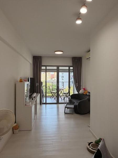 520C Tampines Central 8, 520C Tampines Central 8, Pasir Ris / Tampines, 2 Bedrooms, 667 sqft, HDB Flat For Sale, by Phyllis Chua, 500247657 - Living Room - PropertyGuru.com.sg