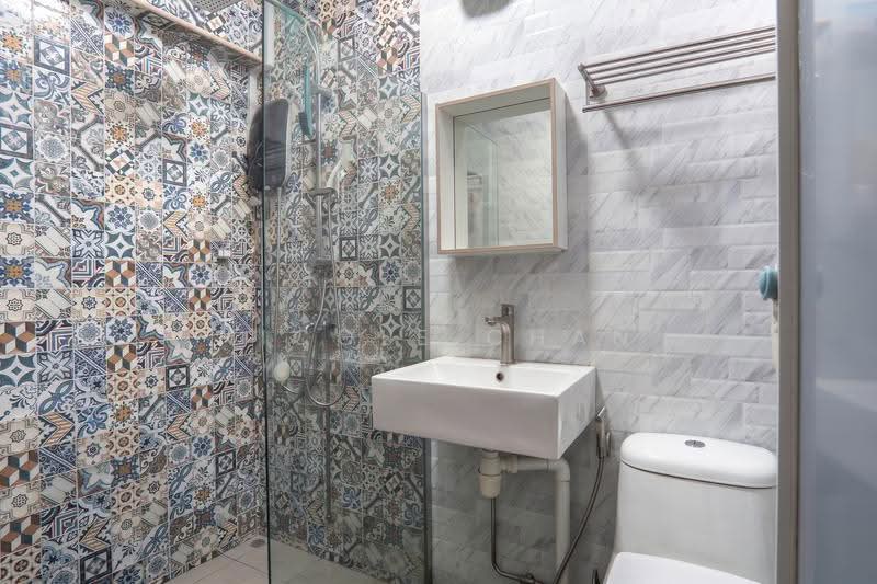 108 Bukit Batok West Avenue 6, 108 Bukit Batok West Avenue 6, Dairy Farm / Bukit Panjang / Choa Chu Kang, 3 Bedrooms, 1,152 sqft, HDB Flat For Sale, by Nicole Chan, 500247669 - Bathroom - PropertyGuru.com.sg