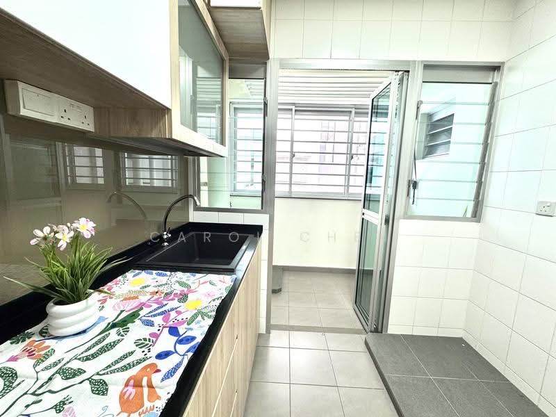 212B Punggol Walk, 212B Punggol Walk, Hougang / Punggol / Sengkang, 2 Bedrooms, 721 sqft, HDB Flat For Sale, by Carol Chen, 500247672 - Kitchen - PropertyGuru.com.sg