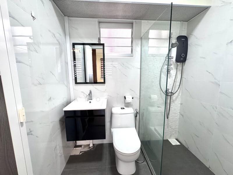 212B Punggol Walk, 212B Punggol Walk, Hougang / Punggol / Sengkang, 2 Bedrooms, 721 sqft, HDB Flat For Sale, by Carol Chen, 500247672 - Bathroom - PropertyGuru.com.sg