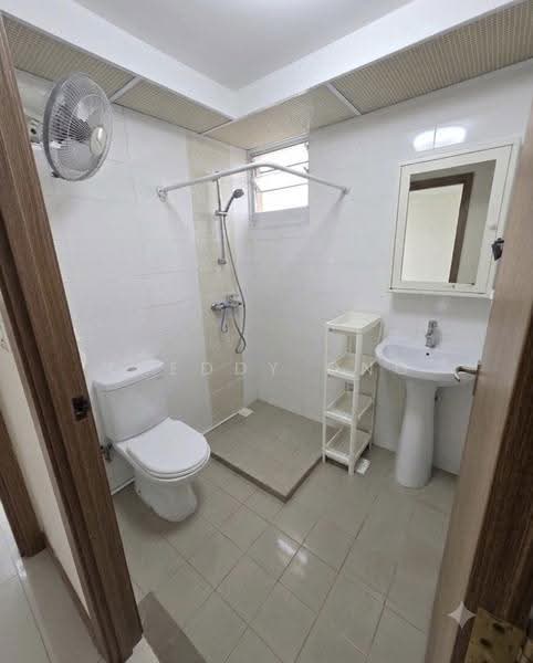 451B Bukit Batok West Avenue 6, 451B Bukit Batok West Avenue 6, Dairy Farm / Bukit Panjang / Choa Chu Kang, 3 Bedrooms, 1,216 sqft, HDB Flat For Sale, by Freddy Ong, 500247674 - Bathroom - PropertyGuru.com.sg