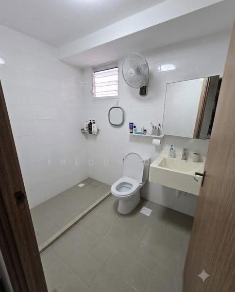 451B Bukit Batok West Avenue 6, 451B Bukit Batok West Avenue 6, Dairy Farm / Bukit Panjang / Choa Chu Kang, 3 Bedrooms, 1,216 sqft, HDB Flat For Sale, by Freddy Ong, 500247674 - Bathroom - PropertyGuru.com.sg