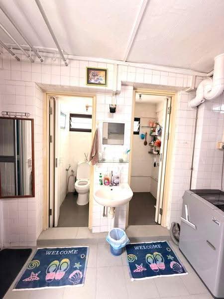85C Lorong 4 Toa Payoh, 85C Lorong 4 Toa Payoh, Balestier / Toa Payoh, 2 Bedrooms, 732 sqft, HDB Flat For Rent, by Florence Lim, 500247677 - Bathroom - PropertyGuru.com.sg