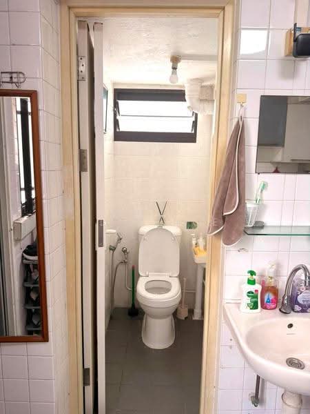 85C Lorong 4 Toa Payoh, 85C Lorong 4 Toa Payoh, Balestier / Toa Payoh, 2 Bedrooms, 732 sqft, HDB Flat For Rent, by Florence Lim, 500247677 - Bathroom - PropertyGuru.com.sg