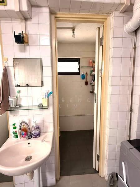 85C Lorong 4 Toa Payoh, 85C Lorong 4 Toa Payoh, Balestier / Toa Payoh, 2 Bedrooms, 732 sqft, HDB Flat For Rent, by Florence Lim, 500247677 - Bathroom - PropertyGuru.com.sg