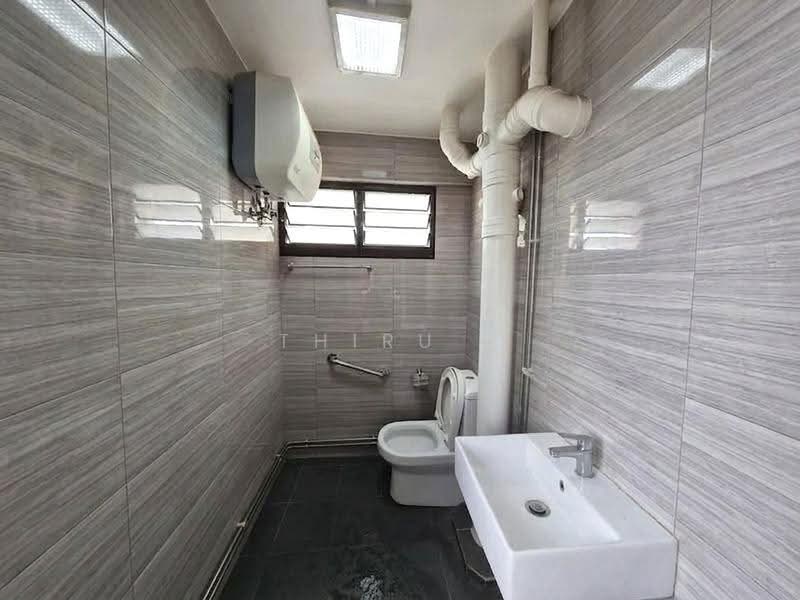259 Bukit Batok East Avenue 4, 259 Bukit Batok East Avenue 4, Dairy Farm / Bukit Panjang / Choa Chu Kang, 2 Bedrooms, 721 sqft, HDB Flat For Sale, by Thiru P, 500247680 - Bathroom - PropertyGuru.com.sg
