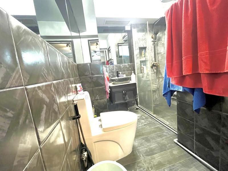 134 Edgedale Plains, 134 Edgedale Plains, Hougang / Punggol / Sengkang, 3 Bedrooms, 1,194 sqft, HDB Flat For Sale, by Akhbar Ariff, 500247682 - Bathroom - PropertyGuru.com.sg