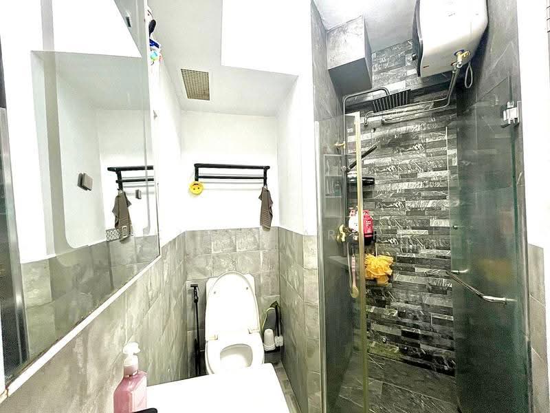134 Edgedale Plains, 134 Edgedale Plains, Hougang / Punggol / Sengkang, 3 Bedrooms, 1,194 sqft, HDB Flat For Sale, by Akhbar Ariff, 500247682 - Bathroom - PropertyGuru.com.sg