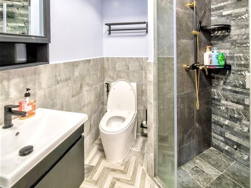 134 Edgedale Plains, 134 Edgedale Plains, Hougang / Punggol / Sengkang, 3 Bedrooms, 1,194 sqft, HDB Flat For Sale, by Akhbar Ariff, 500247682 - Bathroom - PropertyGuru.com.sg