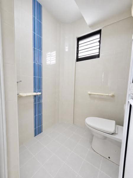 110 Hougang Avenue 1, 110 Hougang Avenue 1, Hougang / Punggol / Sengkang, 2 Bedrooms, 753 sqft, HDB Flat For Sale, by Jeremy Quah Chen Cher, 500247695 - Bathroom - PropertyGuru.com.sg
