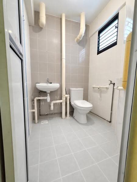 110 Hougang Avenue 1, 110 Hougang Avenue 1, Hougang / Punggol / Sengkang, 2 Bedrooms, 753 sqft, HDB Flat For Sale, by Jeremy Quah Chen Cher, 500247695 - Bathroom - PropertyGuru.com.sg