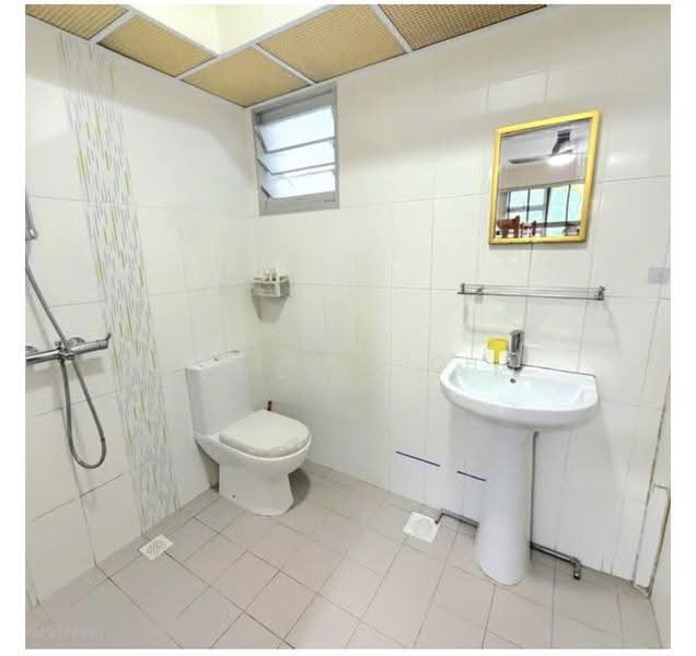 591A Ang Mo Kio Street 51, 591A Ang Mo Kio Street 51, Ang Mo Kio / Bishan / Thomson, 2 Bedrooms, 732 sqft, HDB Flat For Sale, by Kelvin Poh, 500247706 - Bathroom - PropertyGuru.com.sg
