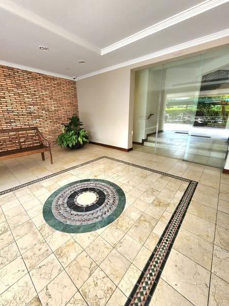 Woollerton Park, 30 Woollerton Park, Tanglin / Holland / Bukit Timah, 4 Bedrooms, 2,800 sqft, Apartment For Rent, by Sylvia Wandly, 500247709 - Entrance - PropertyGuru.com.sg