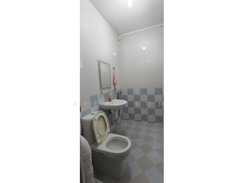 349 Bukit Batok Street 34, 349 Bukit Batok Street 34, Dairy Farm / Bukit Panjang / Choa Chu Kang, 3 Bedrooms, 1,119 sqft, HDB Flat For Sale, by Alex Teoh, 500247713 - Bathroom - PropertyGuru.com.sg