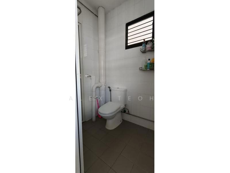 349 Bukit Batok Street 34, 349 Bukit Batok Street 34, Dairy Farm / Bukit Panjang / Choa Chu Kang, 3 Bedrooms, 1,119 sqft, HDB Flat For Sale, by Alex Teoh, 500247713 - Bathroom - PropertyGuru.com.sg