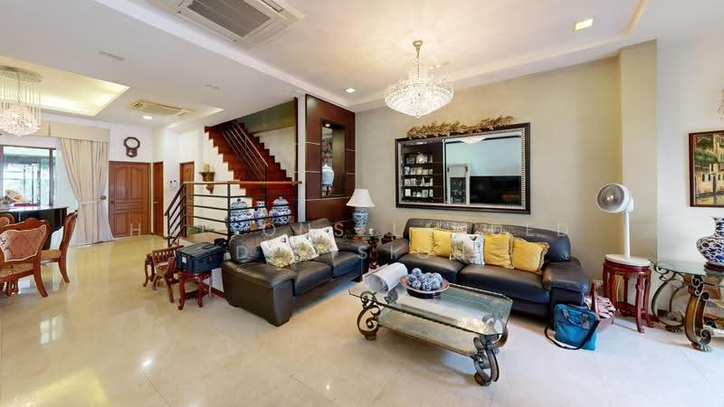 Renovated Freehold 2.5-storey near MRT & Red Swastika School, Tanah Merah, Bedok, Peakview Estate, Bedok / Upper East Coast, 5 Bedrooms, 4,500 sqft, Terraced House For Sale, by Leon Lim, 500247719 - Living Room - PropertyGuru.com.sg