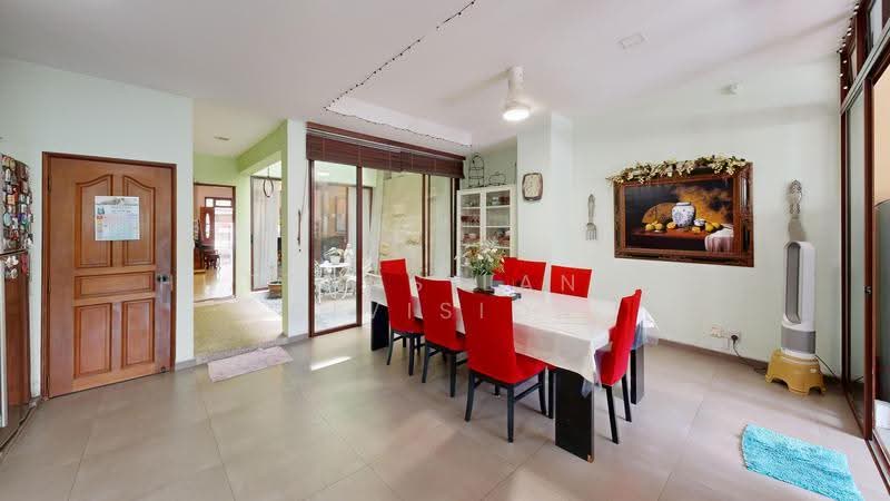 Renovated Freehold 2.5-storey near MRT & Red Swastika School, Tanah Merah, Bedok, Peakview Estate, Bedok / Upper East Coast, 5 Bedrooms, 4,500 sqft, Terraced House For Sale, by Leon Lim, 500247719 - Dining Room - PropertyGuru.com.sg