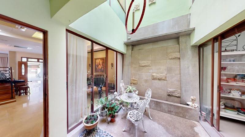 Renovated Freehold 2.5-storey near MRT & Red Swastika School, Tanah Merah, Bedok, Peakview Estate, Bedok / Upper East Coast, 5 Bedrooms, 4,500 sqft, Terraced House For Sale, by Leon Lim, 500247719 - Interior - PropertyGuru.com.sg
