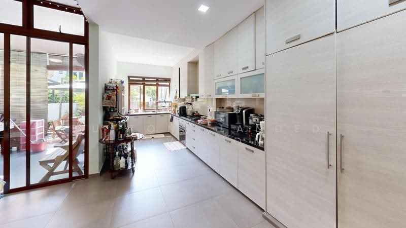 Renovated Freehold 2.5-storey near MRT & Red Swastika School, Tanah Merah, Bedok, Peakview Estate, Bedok / Upper East Coast, 5 Bedrooms, 4,500 sqft, Terraced House For Sale, by Leon Lim, 500247719 - Kitchen - PropertyGuru.com.sg