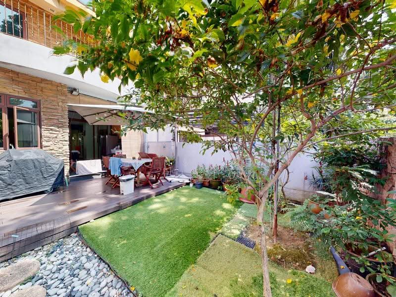 Renovated Freehold 2.5-storey near MRT & Red Swastika School, Tanah Merah, Bedok, Peakview Estate, Bedok / Upper East Coast, 5 Bedrooms, 4,500 sqft, Terraced House For Sale, by Leon Lim, 500247719 - Backyard - PropertyGuru.com.sg