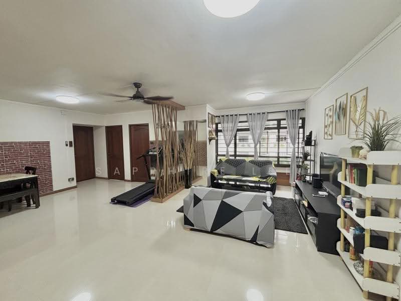 421 Canberra Road, 421 Canberra Road, Sembawang / Yishun, 3 Bedrooms, 1,184 sqft, HDB Flat For Sale, by Sapphire Lee, 500247725 - Living Room - PropertyGuru.com.sg