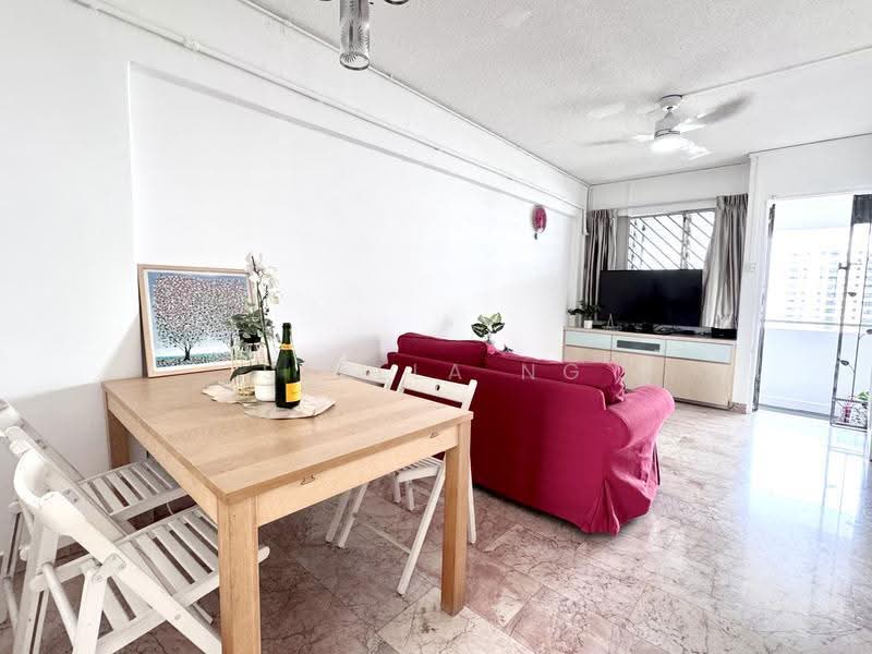 327 Clementi Avenue 5, 327 Clementi Avenue 5, Buona Vista / West Coast / Clementi New Town, 2 Bedrooms, 721 sqft, HDB Flat For Sale, by Stella Ng, 500247743 - Living Room - PropertyGuru.com.sg