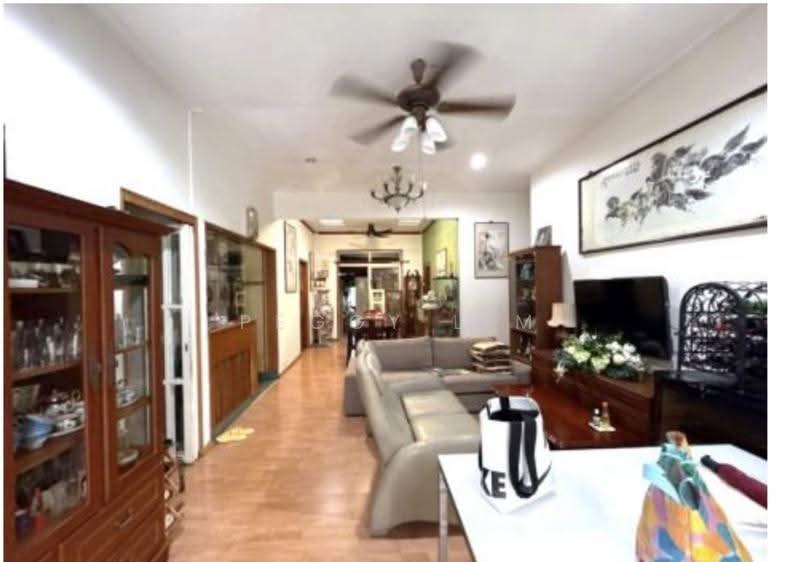 Shepherd's Hill Estate, Shepard's Drive, Alexandra / Commonwealth, 4 Bedrooms, 1,938 sqft, Detached House For Sale, by Peggy Lim, 500247747 - Living Room - PropertyGuru.com.sg