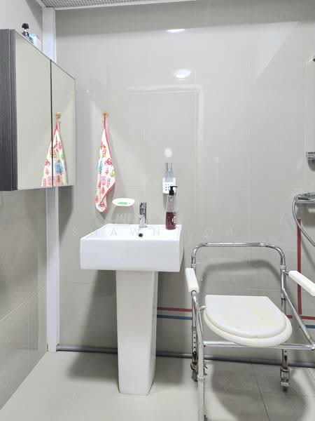 605D Tampines Street 61, 605D Tampines Street 61, Pasir Ris / Tampines, Room Rental, 120 sqft, HDB Flat For Rent, by Shawn Loh, 500247770 - Bathroom - PropertyGuru.com.sg