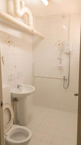 106 Bukit Batok Central, 106 Bukit Batok Central, Dairy Farm / Bukit Panjang / Choa Chu Kang, Room Rental, 100 sqft, HDB Flat For Rent, by Terrance Foo, 500247791 - Bathroom - PropertyGuru.com.sg