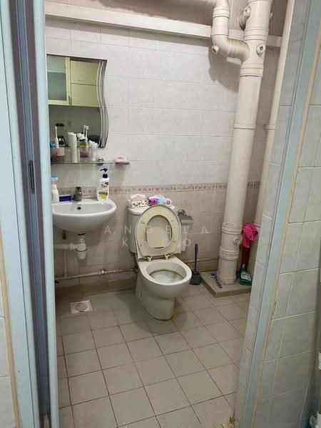 624 Jurong West Street 61, 624 Jurong West Street 61, Boon Lay / Jurong / Tuas, 3 Bedrooms, 1,184 sqft, HDB Flat For Rent, by Angela Khoo, 500247844 - Bathroom - PropertyGuru.com.sg