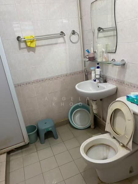 624 Jurong West Street 61, 624 Jurong West Street 61, Boon Lay / Jurong / Tuas, 3 Bedrooms, 1,184 sqft, HDB Flat For Rent, by Angela Khoo, 500247844 - Bathroom - PropertyGuru.com.sg