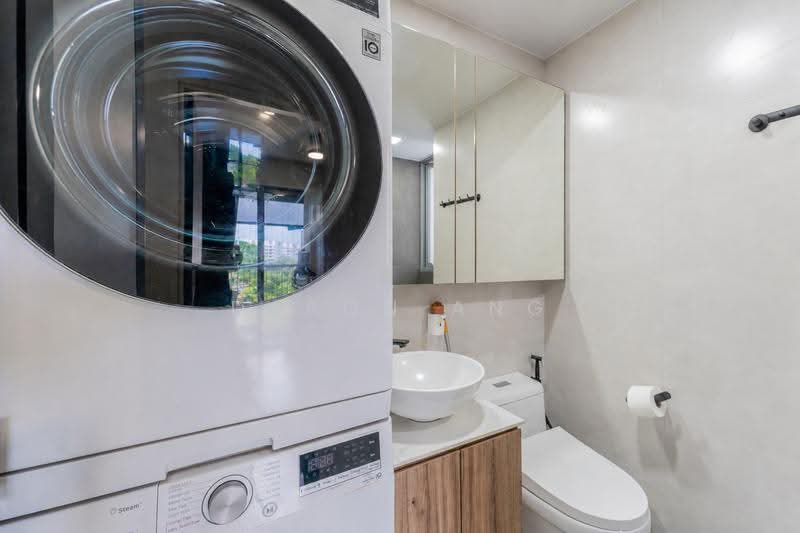 Arc at Tampines, 5 Tampines Avenue 8, Pasir Ris / Tampines, 3 Bedrooms, 990 sqft, Condominium For Sale, by Daron Ang, 500247882 - Bathroom - PropertyGuru.com.sg