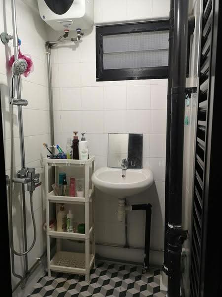 2 Hougang Avenue 3, 2 Hougang Avenue 3, Hougang / Punggol / Sengkang, Room Rental, 160 sqft, HDB Flat For Rent, by Andy Kuah, 500247888 - Bathroom - PropertyGuru.com.sg