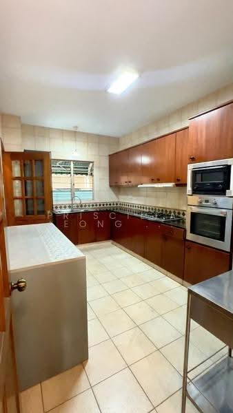upper changi road north, Changi Airport / Changi Village, 5 Bedrooms, 2,800 sqft, Terraced House For Sale, by PRISCILLA LEONG LIYI, 500247889 - Kitchen - PropertyGuru.com.sg