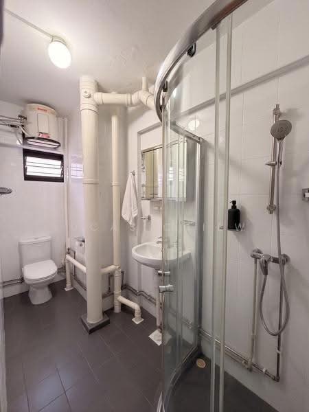 317 Serangoon Avenue 2, 317 Serangoon Avenue 2, Hougang / Punggol / Sengkang, Room Rental, 120 sqft, HDB Flat For Rent, by Lucas Chiew, 500247930 - Bathroom - PropertyGuru.com.sg