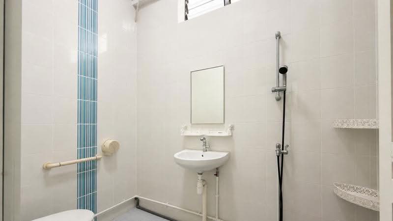 HDB Shophouse at Jurong West Street 52, Street 52, Boon Lay / Jurong / Tuas, 847 sqft, Shop / Shophouse For Rent, by Nigel Pong, 500247968 - Bathroom - CommercialGuru.com.sg