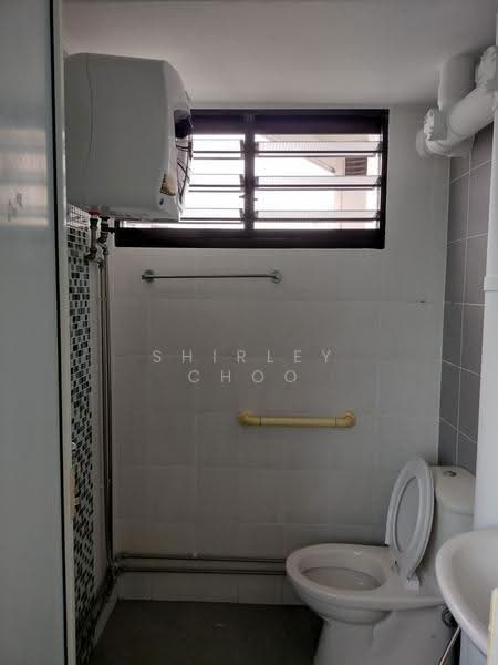 109 Ang Mo Kio Avenue 4, 109 Ang Mo Kio Avenue 4, Ang Mo Kio / Bishan / Thomson, 2 Bedrooms, 721 sqft, HDB Flat For Sale, by Shirley Choo, 500247969 - Bathroom - PropertyGuru.com.sg