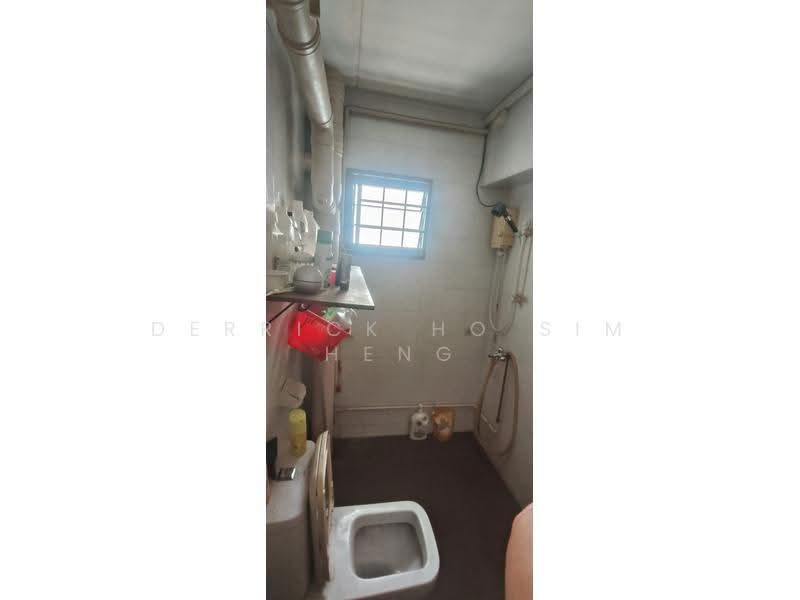539 Woodlands Drive 16, 539 Woodlands Drive 16, Admiralty / Woodlands, 4 Bedrooms, 1,302 sqft, HDB Flat For Sale, by Derrick Ho Sim Heng, 500247975 - Bathroom - PropertyGuru.com.sg