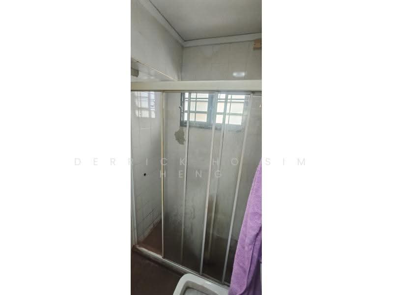 539 Woodlands Drive 16, 539 Woodlands Drive 16, Admiralty / Woodlands, 4 Bedrooms, 1,302 sqft, HDB Flat For Sale, by Derrick Ho Sim Heng, 500247975 - Bathroom - PropertyGuru.com.sg